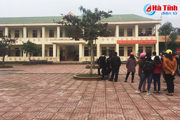 phat hien nu sinh thcs tu vong trong lop