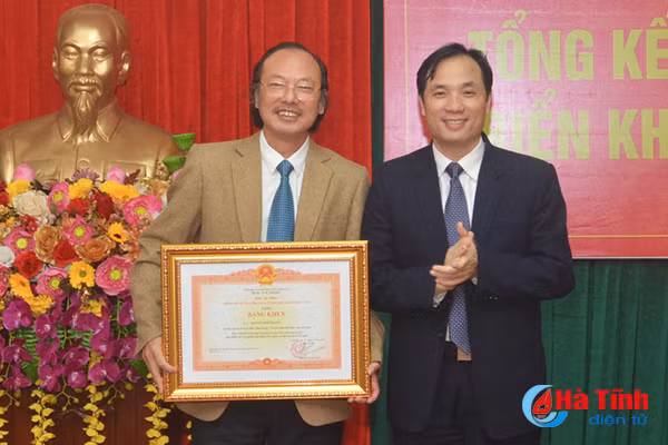 tich cuc tuyen truyen dau tranh chong cac luan diem sai trai thu dich