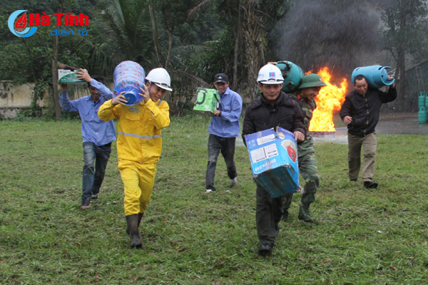 dien tap cuu hoa giai thoat cho cong nhan tram chiet nap gas