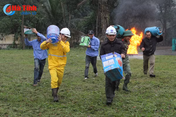 dien tap cuu hoa giai thoat cho cong nhan tram chiet nap gas