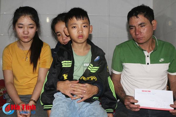 Nếu nhà bị niêm phong, chị biết đặt bàn thờ anh ở mô được?