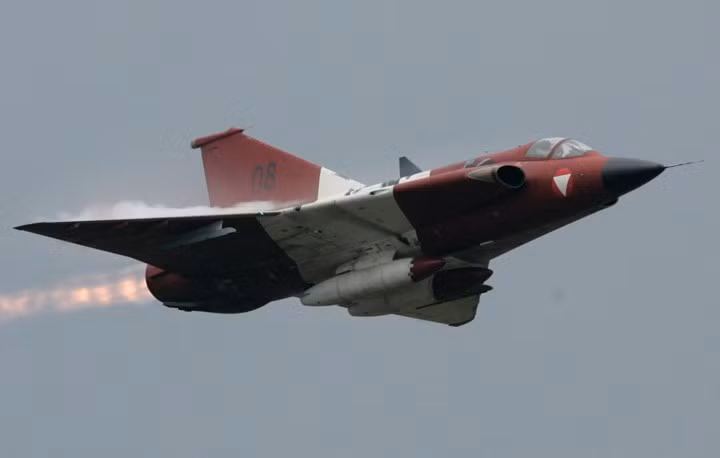 saab 35 draken rong sat dang so cua khong quan thuy dien