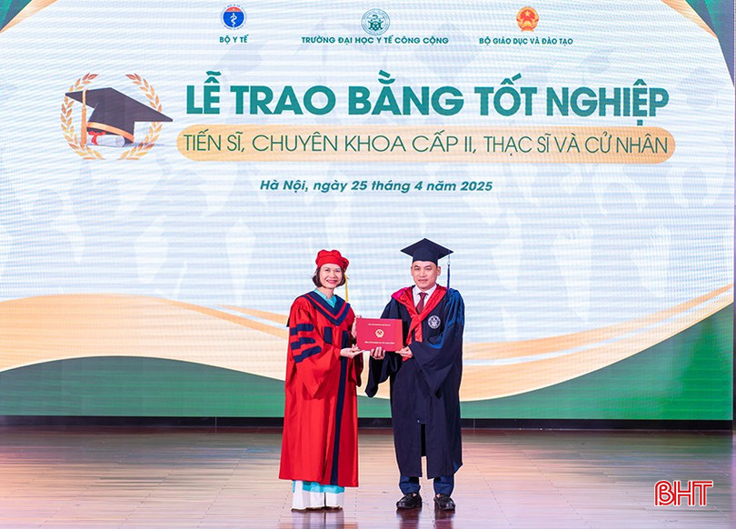 Bác sĩ Võ Tá Thiện đón nhận bằng chuyên khoa II bqbht_br_thany-anh.jpg