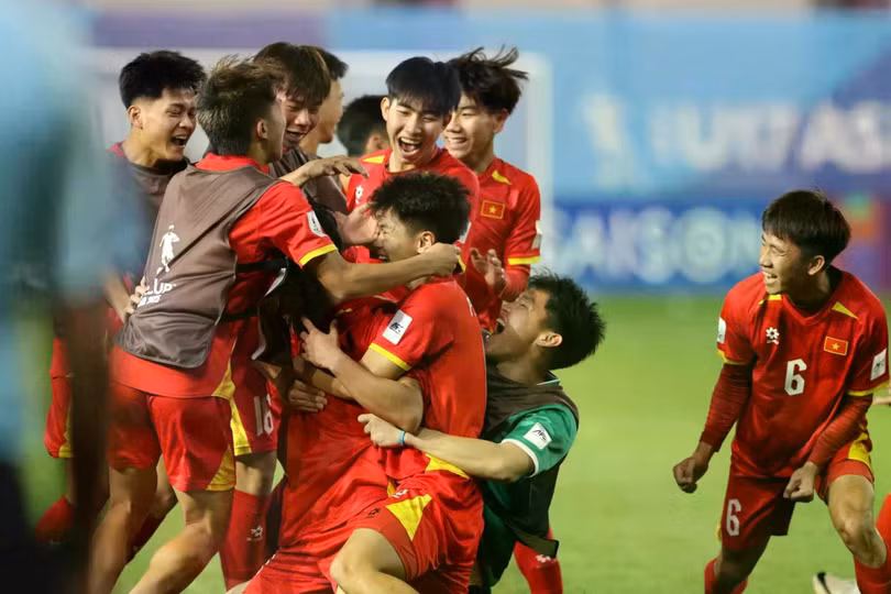 U17 Việt Nam ăn mừng sau khoảnh khắc gỡ hòa Nhật Bản. Ảnh: VFF.