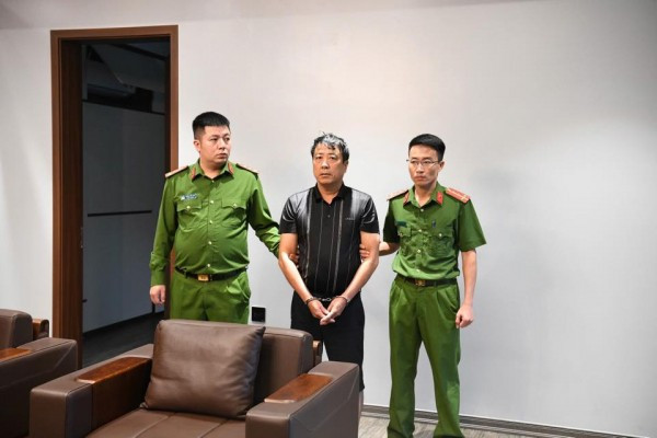 Cơ quan công an bắt giữ đối tượng Nguyễn Văn Thức.