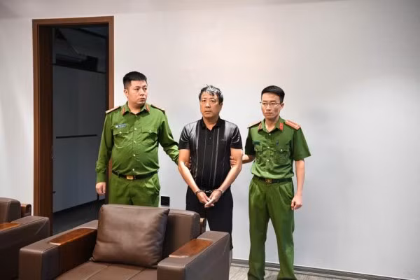 Cơ quan công an bắt giữ đối tượng Nguyễn Văn Thức.