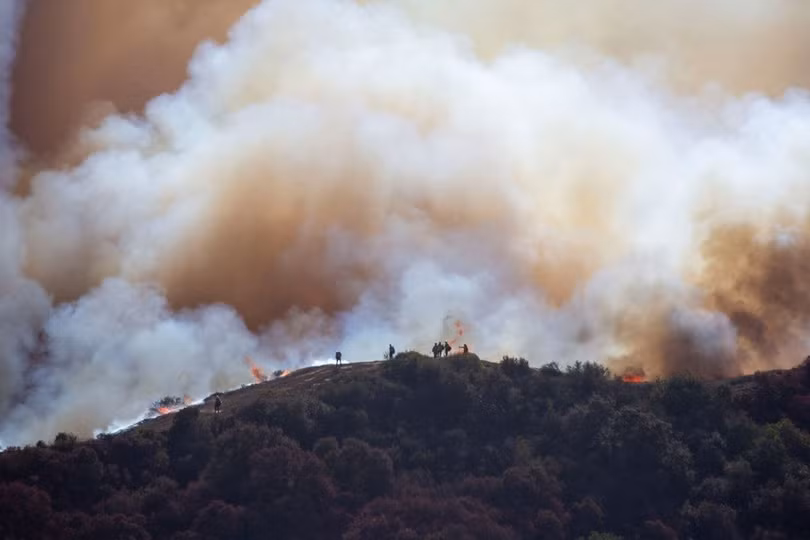 Thảm họa cháy rừng đã thiêu rụi hàng nghìn hecta ở Los Angeles (Ảnh: Reuters).