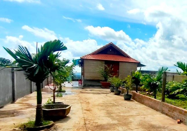 Căn nhà của ông S ở nơi hẻo lánh, ít người qua lại Căn nhà của ông S ở nơi hẻo lánh, ít người qua lại