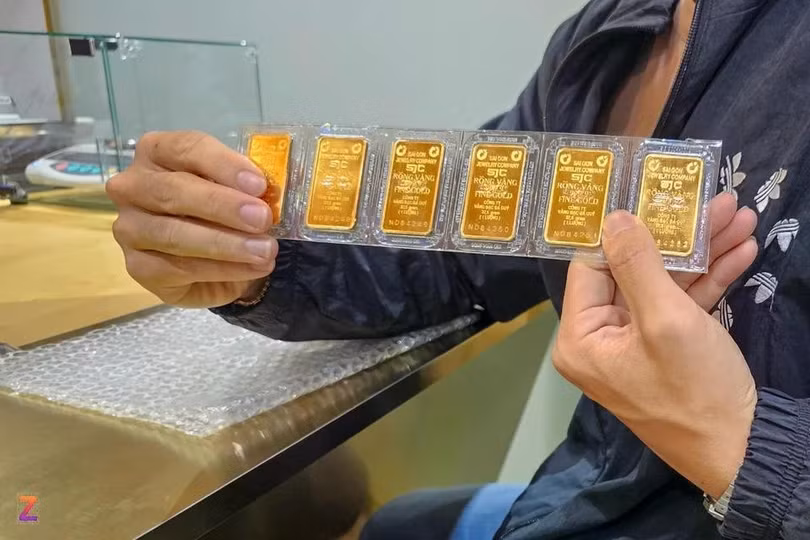 Giá vàng miếng SJC vọt tăng trong phiên giao dịch đầu tuần. Ảnh: Thế Bằng.