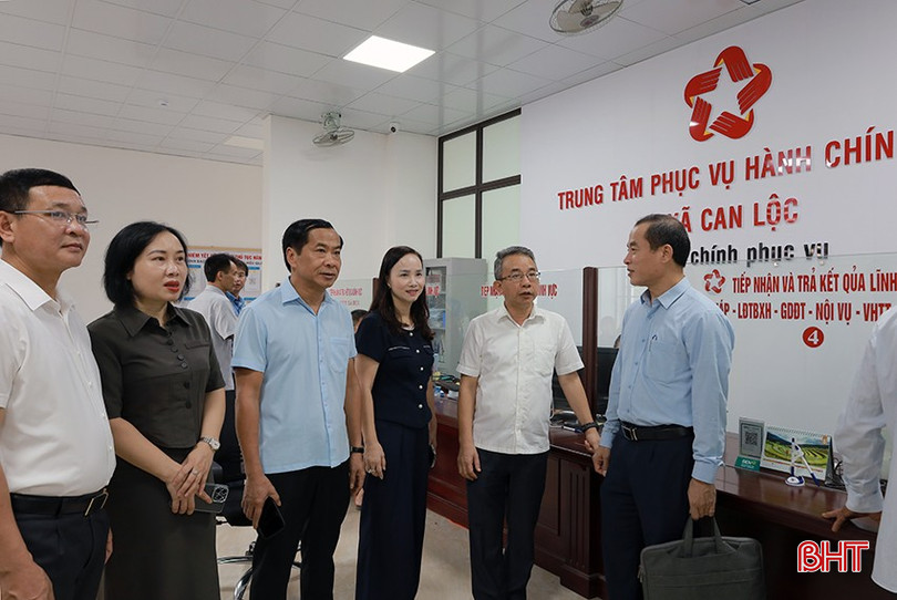 Đoàn công tác kiểm tra, khảo sát điều kiện cơ sở vật chất, trang thiết bị phục vận hành xã mới tại Trung tâm Phục vụ hành chính công xã Can Lộc. bqbht_br_img-1019.jpg