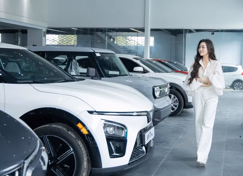 Bộ Tài chính đề xuất kéo dài thời gian ưu đãi lệ phí trước bạ cho xe chạy bằng pin đến hết năm 2030. Ảnh: Phương Lâm.