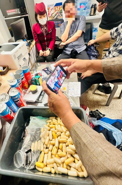 Ma tuý được nguỵ trang tinh vi trong các đồ dùng cá nhân, hộp bim bim.