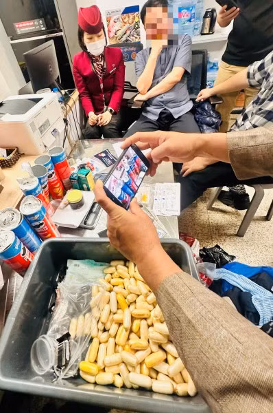 Ma tuý được nguỵ trang tinh vi trong các đồ dùng cá nhân, hộp bim bim.