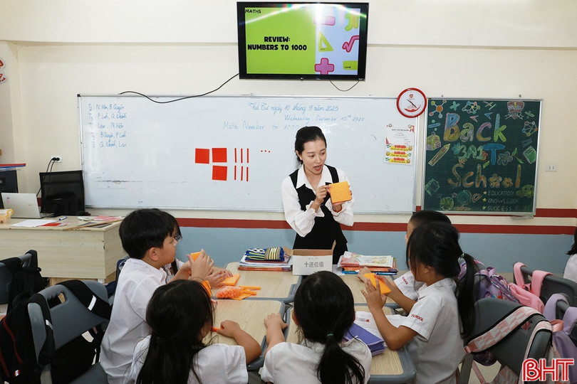 Các công cụ giáo dục trực quan được giáo viên Trường Hội nhập quốc tế iSchool Hà Tĩnh đưa vào các tiết Toán dạy bằng tiếng Anh. image.jpg