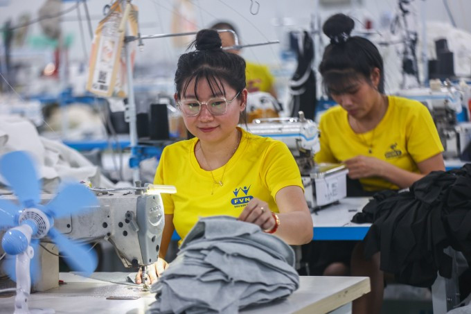 Công nhân làm việc tại công ty may mặc ở xã Vĩnh Lộc A, TP HCM, tháng 8/2025. Ảnh: Quỳnh Trần Công nhân làm việc tại công ty may mặc ở xã Vĩnh Lộc A, TP HCM, tháng 8/2025. Ảnh: Quỳnh Trần