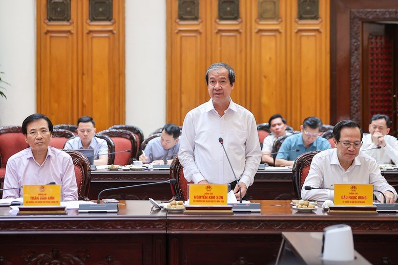 Bộ trưởng Nguyễn Kim Sơn đã đưa ra các kiến nghị cụ thể nhằm đảm bảo tiến độ và tính khả thi của kế hoạch xây dựng 100 trường vùng biên giới - Ảnh: VGP/Nhật Bắc Bộ trưởng Nguyễn Kim Sơn đã đưa ra các kiến nghị cụ thể nhằm đảm bảo tiến độ và tính khả thi của kế hoạch xây dựng 100 trường vùng biên giới - Ảnh: VGP/Nhật Bắc