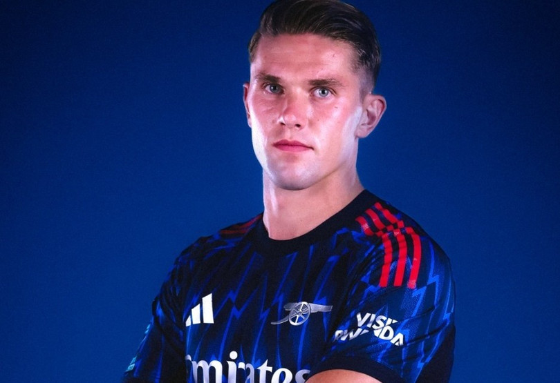 Viktor Gyokeres (Sporting sang Arsenal): Mức chi tiêu trong hè này của nhà đương kim á quân Ngoại hạng Anh vượt ngưỡng 220 triệu euro sau khi kích nổ bom tấn Gyokeres với giá 65,76 triệu euro. Anh trở thành trung phong đắt giá nhất lịch sử đội chủ sân Emirates.