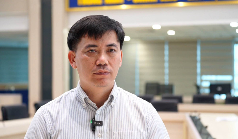 Ông Nguyễn Văn Hưởng - Trưởng phòng Dự báo thời tiết, Trung tâm Dự báo Khí tượng Thủy văn Quốc gia cảnh báo tác động của tổ hợp không khí lạnh và hoàn lưu bão gây mưa lớn ở miền Trung. Ảnh: Vũ Linh Ông Nguyễn Văn Hưởng - Trưởng phòng Dự báo thời tiết, Trung tâm Dự báo Khí tượng Thủy văn Quốc gia cảnh báo tác động của tổ hợp không khí lạnh và hoàn lưu bão gây mưa lớn ở miền Trung. Ảnh: Vũ Linh