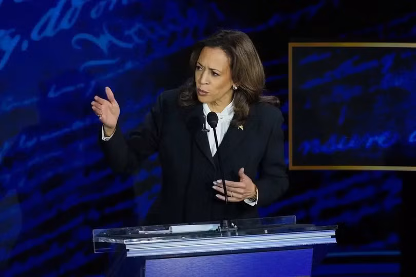 Phó tổng thống Kamala Harris gây sốc khi thừa nhận sở hữu súng. Ảnh: New York Times.