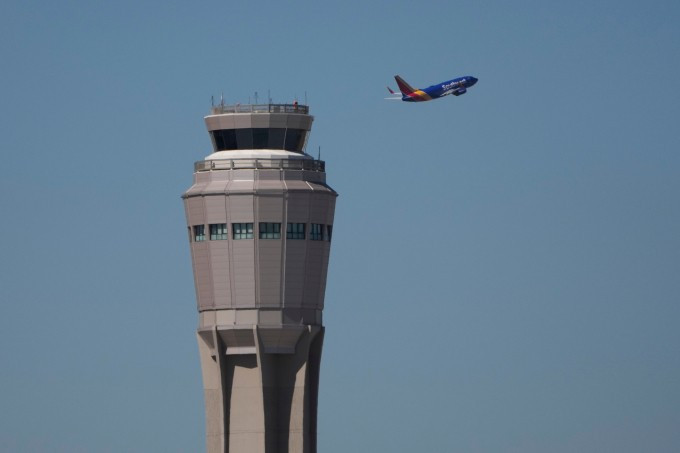 Trạm kiểm soát không lưu ở sân bay quốc tế Harry Reid, Las Vegas, ngày 7/10. Ảnh: AP Trạm kiểm soát không lưu ở sân bay quốc tế Harry Reid, Las Vegas, ngày 7/10. Ảnh: AP