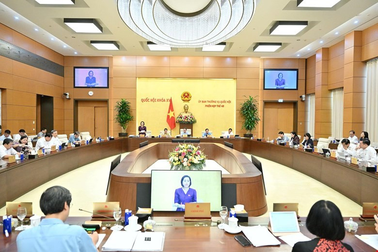 Đề xuất bỏ bằng tốt nghiệp THCS, hiệu trưởng được cấp bằng tốt nghiệp THPT. Ảnh: Quochoi.vn Đề xuất bỏ bằng tốt nghiệp THCS, hiệu trưởng được cấp bằng tốt nghiệp THPT. Ảnh: Quochoi.vn