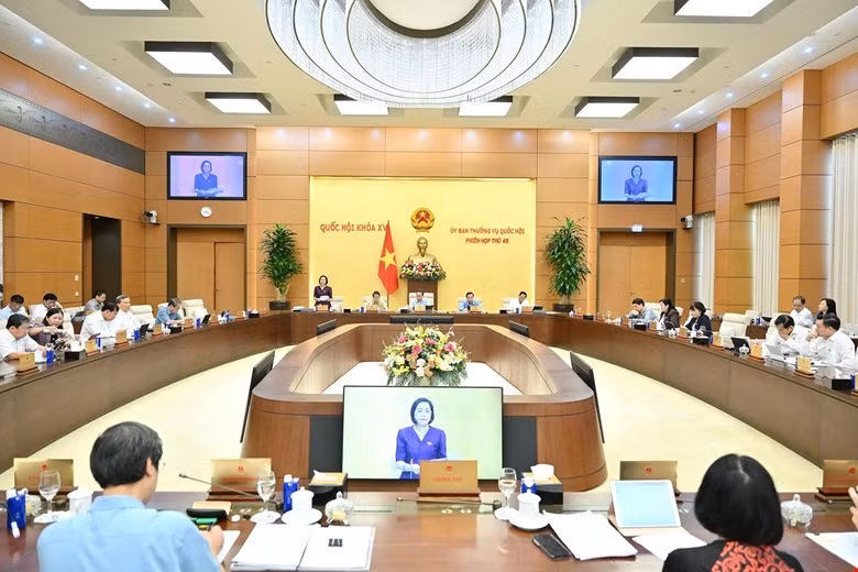 Đề xuất bỏ bằng tốt nghiệp THCS, hiệu trưởng được cấp bằng tốt nghiệp THPT. Ảnh: Quochoi.vn