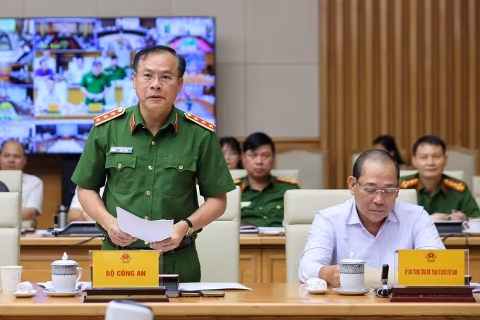 Thứ trưởng Bộ Công an Nguyễn Văn Long phát biểu tại hội nghị, ngày 23/6. Ảnh: VGP