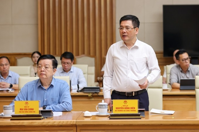 Bộ trưởng Bộ Công thương Nguyễn Hồng Diên phát biểu tại hội nghị, ngày 23/6. Ảnh: VGP Bộ trưởng Bộ Công thương Nguyễn Hồng Diên phát biểu tại hội nghị, ngày 23/6. Ảnh: VGP