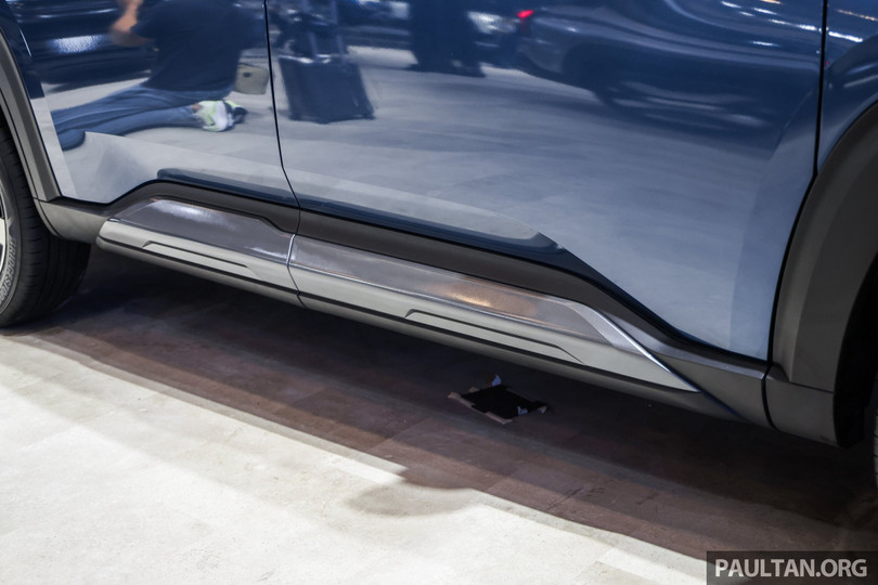 Xe có khoảng sáng gầm 214 mm, và có thể lên đến 244 mm nếu không trang bị ốp gầm. Bán kính quay đầu tối thiểu của Mitsubishi Destinator vào khoảng 5,4 m.