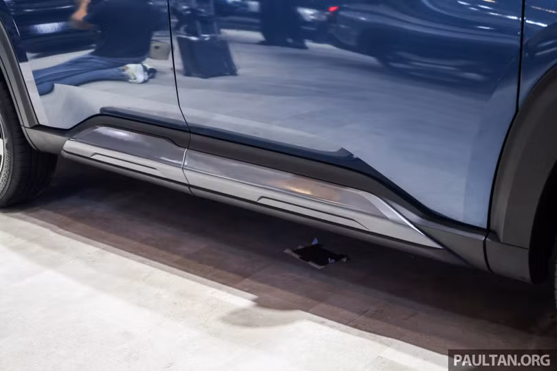 Xe có khoảng sáng gầm 214 mm, và có thể lên đến 244 mm nếu không trang bị ốp gầm. Bán kính quay đầu tối thiểu của Mitsubishi Destinator vào khoảng 5,4 m.