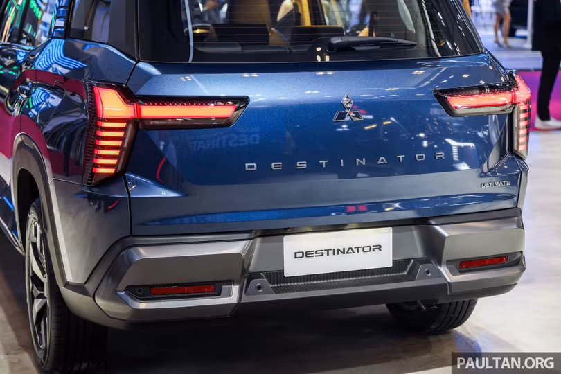 Tại Indonesia, Mitsubishi Destinator được phân phối với 3 phiên bản là GLS, Exceed và Ultimate, cùng mức giá lần lượt là 385, 405 và 465 triệu rupiah (khoảng 23.600, 24.800 và 28.500 USD). Xe được lắp ráp tại nhà máy Mitsubishi Motors Krama Yudha tại Indonesia và dự kiến có mặt tại Việt Nam vào cuối năm nay.