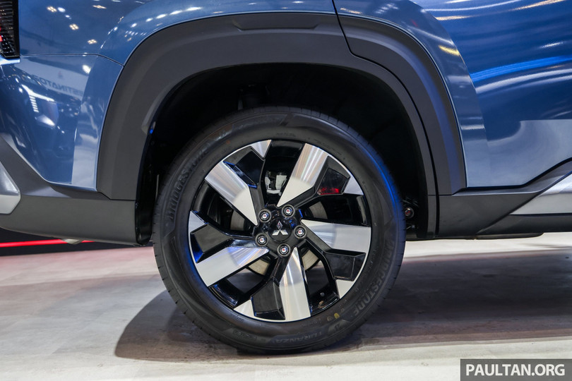 Giống như XFC Concept - Xforce, Destinator cũng sở hữu bộ mâm tương đồng với bản concept DST ra mắt vào cuối năm 2024, tuy nhiên kích thước giảm còn 18 inch. Xe được trang bị phanh đĩa thông gió ở cả 2 cầu.