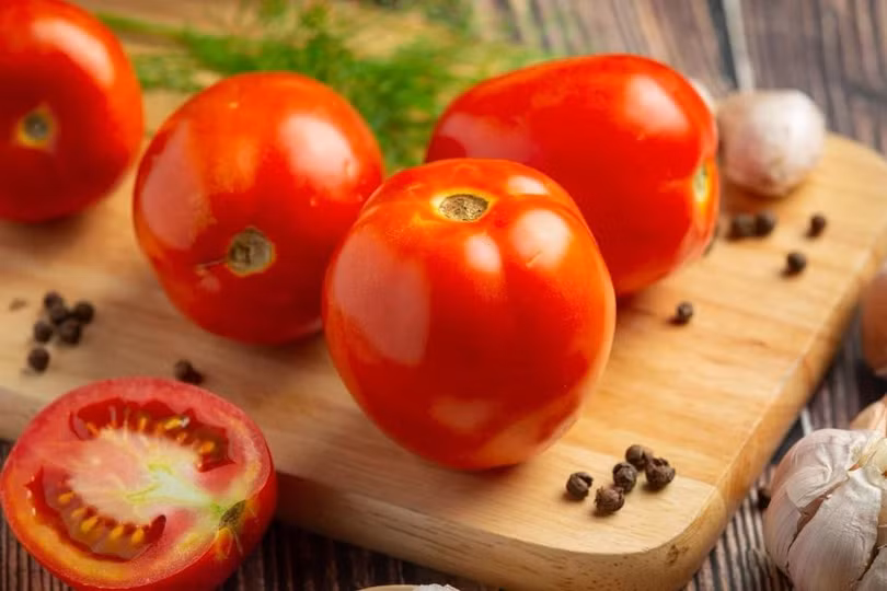 Cà chua rất giàu dinh dưỡng, mang lại nhiều lợi ích cho sức khỏe và nên được tiêu thụ hàng ngày. Ảnh: Freepik.