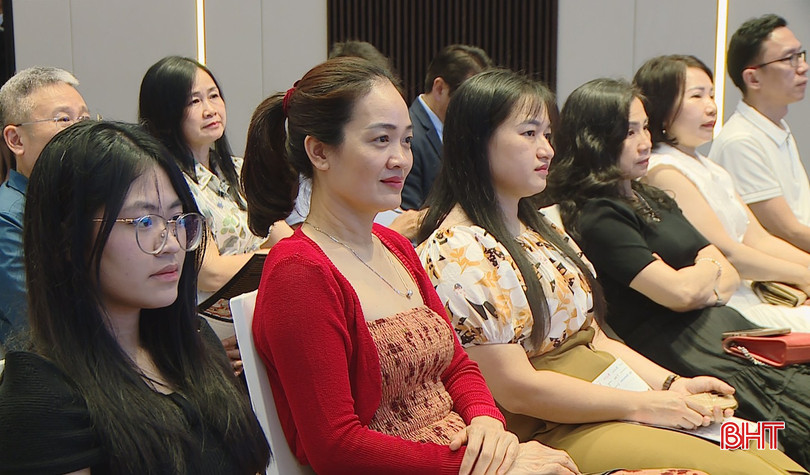 Khán giả hòa mình vào không gian nghệ thuật bqbht_br_a1.jpg