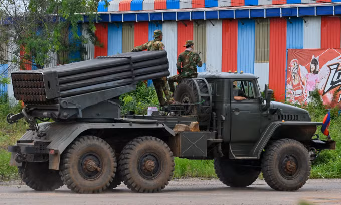 Pháo phản lực BM-21 của Campuchia tại tỉnh Oddar Meanchey hôm 27/7. Ảnh: AFP