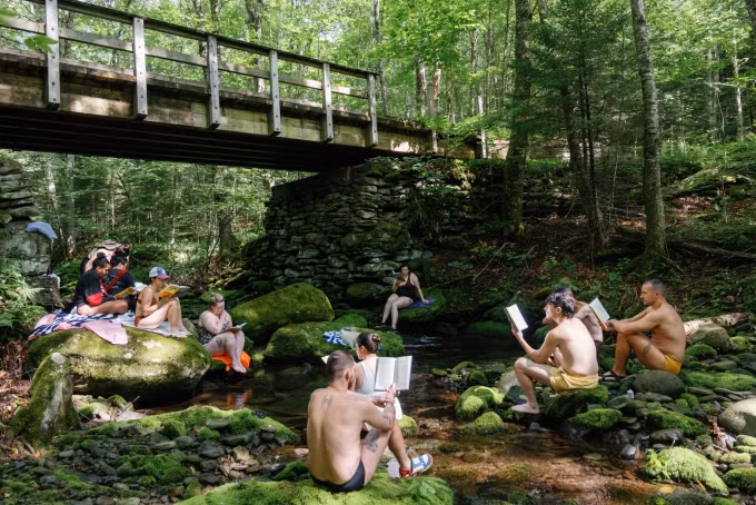 Tour đọc sách do công ty Page Break tổ chức tại vùng núi Catskill, New York (Mỹ). Ảnh: Max Pittman/Page Break