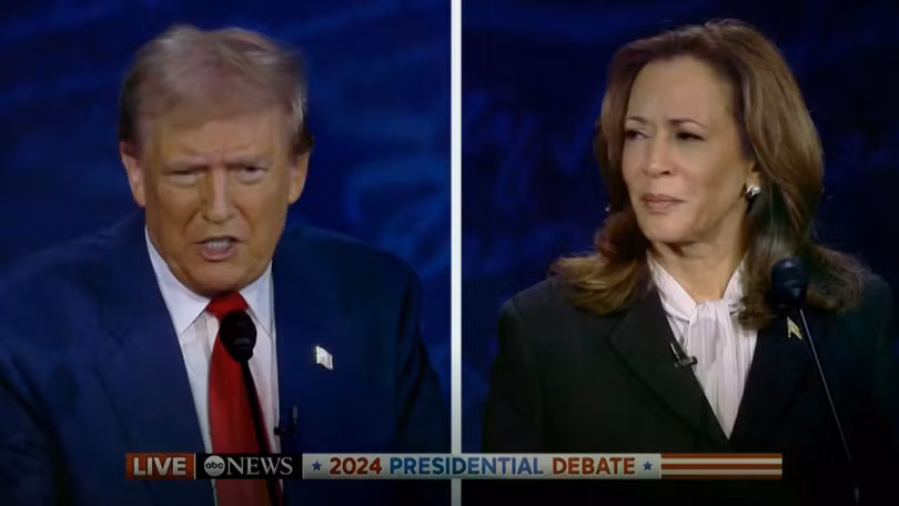 Ông Trump đáp trả khi bị bà Harris ngắt lời. Ảnh: New York Times.