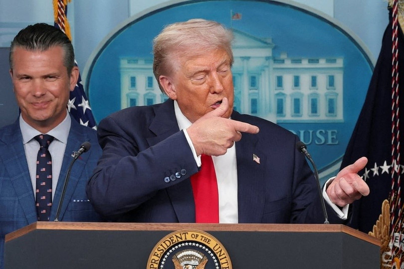 Tổng thống Donald Trump và Bộ trưởng Quốc phòng, nay là Bộ trưởng Chiến tranh Mỹ Pete Hegseth. Ảnh: Reuters