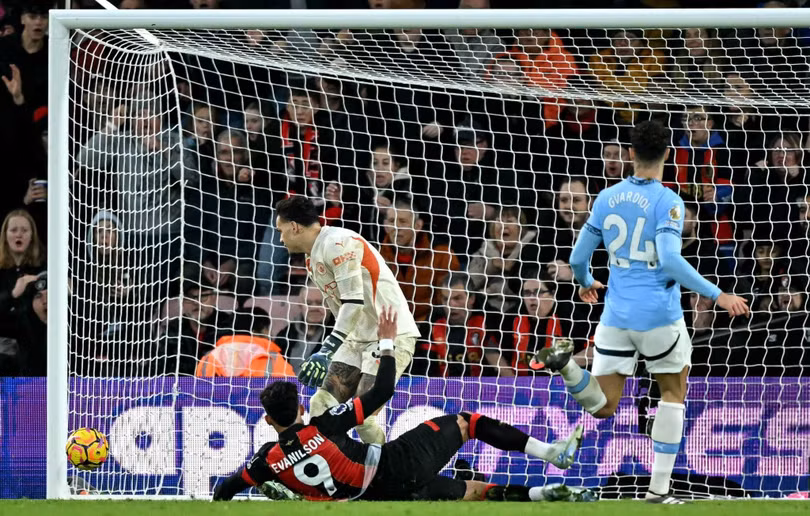 Man City thi đấu bạc nhược trước Bournemouth.