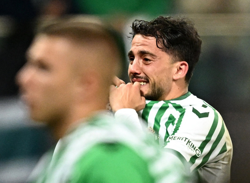 Pablo Fornals khóc nức nở khi không thể giúp Betis giành danh hiệu đầu tiên ở cấp châu lục.