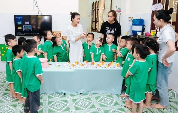 Giáo viên mầm non ở Hải Dương trong một tiết dạy, năm 2023. Ảnh: Lê Tân Giáo viên mầm non ở Hải Dương trong một tiết dạy, năm 2023. Ảnh: Lê Tân