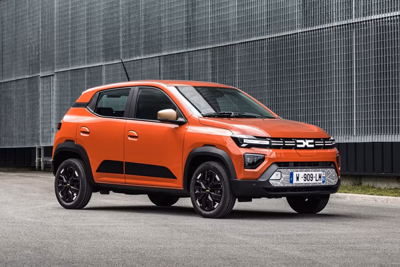 Mức trần giá xe điện đáp ứng được tiêu chuẩn trợ cấp cũng hạ từ 75.800 USD xuống còn 52.500 USD. Đồng thời, xe hybrid PHEV cũng không nằm trong diện được hỗ trợ tài chính như trước.