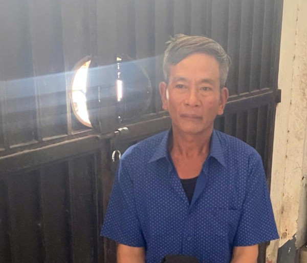 Đối tượng Nguyễn Đình Sơn bị bắt giữ tại nhà riêng. Đối tượng Nguyễn Đình Sơn bị bắt giữ tại nhà riêng.