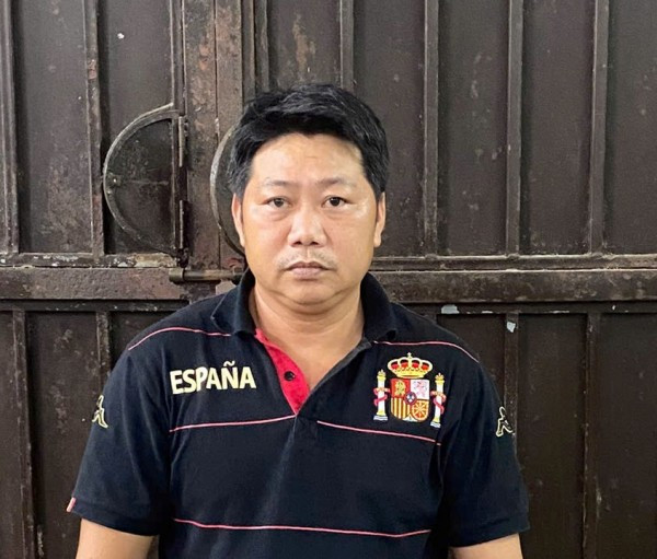 Đối tượng Lưu Anh Kiên bị bắt giữ ngay khi vừa đặt chân xuống sân bay. Đối tượng Lưu Anh Kiên bị bắt giữ ngay khi vừa đặt chân xuống sân bay.