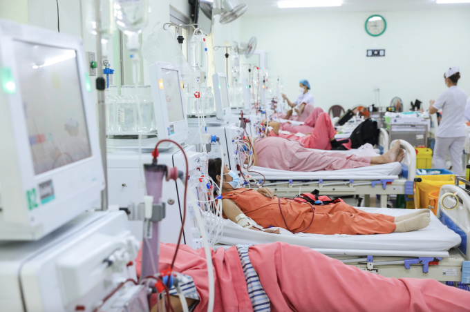 Bệnh nhân chạy thận nhân tạo tại Bệnh viện Thống Nhất, TP HCM. Ảnh: Phùng Tiên