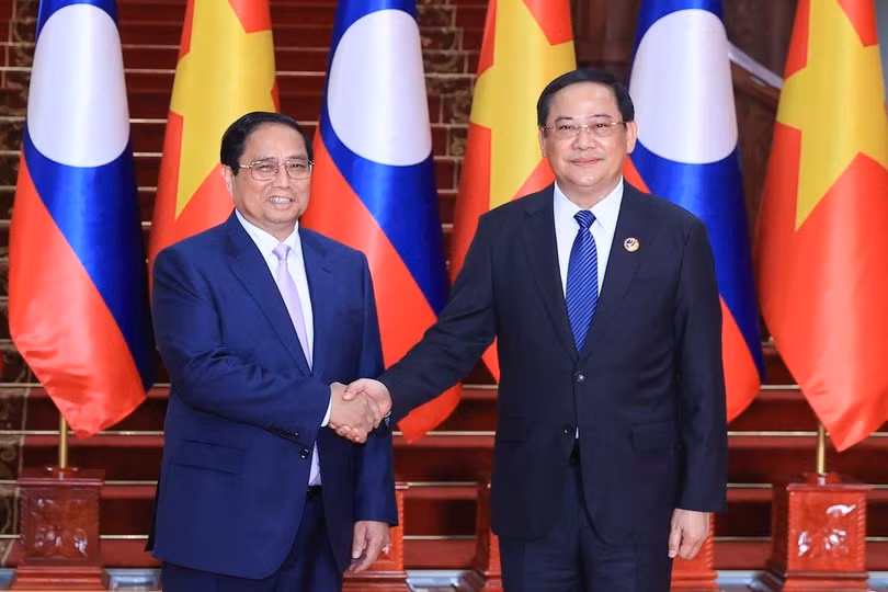 Thủ tướng Phạm Minh Chính gặp Thủ tướng Lào Sonexay Siphandone (Ảnh: Đoàn Bắc).