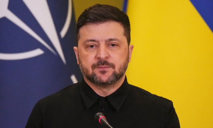 Tổng thống Ukraine Volodymyr Zelensky trong cuộc họp báo ở Kiev hôm 3/2. Ảnh: AP