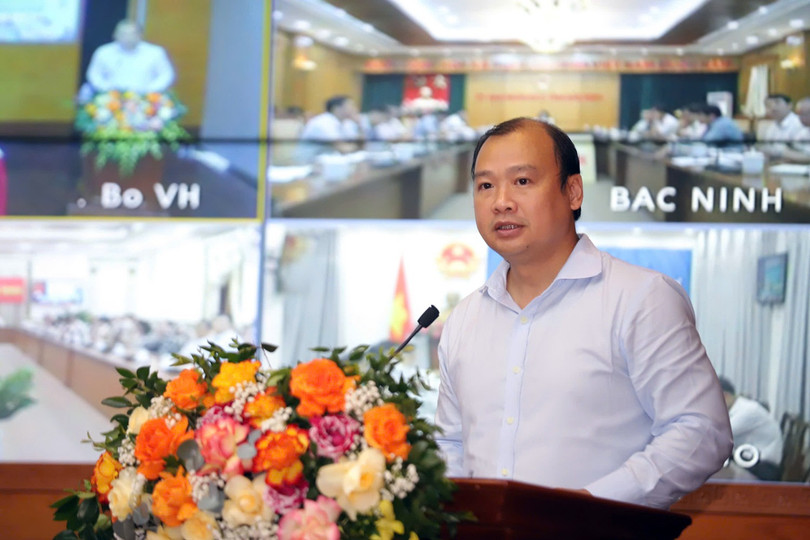 Thứ trưởng Thường trực Bộ VH-TT&DL Lê Hải Bình báo cáo kết quả thực hiện nhiệm vụ 6 tháng đầu năm, nhiệm vụ trọng tâm 6 tháng cuối năm 2025. Ảnh: Arttimes.vn 1752724948-thu-truong-binh-1-1752715484880935684337.jpg