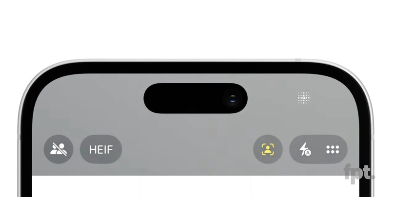 iPhone 17e dự kiến dùng pin 4.000 mAh, bằng với iPhone 16e. Camera selfie trên máy có thể được nâng cấp với độ phân giải 18 MP, cảm biến vuông để hỗ trợ Center Stage tương tự dòng iPhone 17. Để so sánh, iPhone 16e trang bị camera selfie 12 MP.