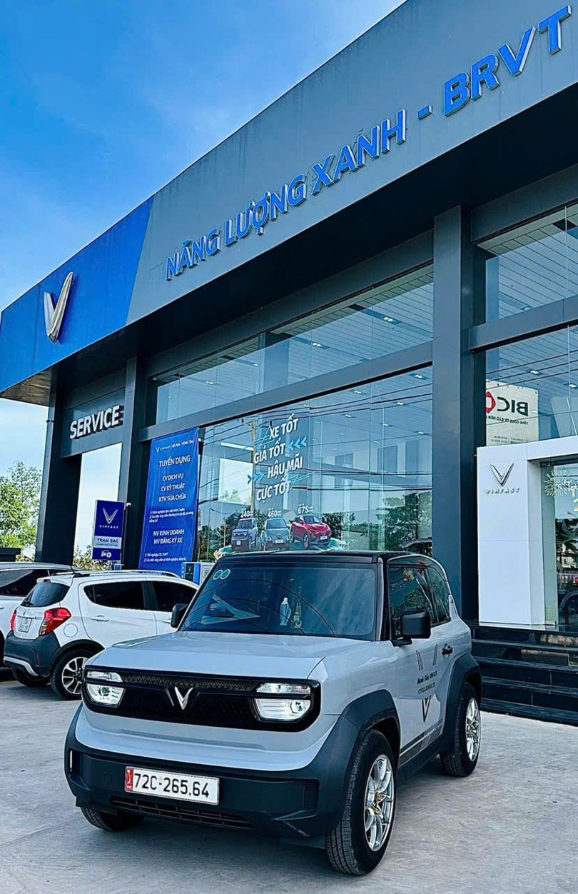 Anh Tiến đánh giá VF 3 có chi phí tiết kiệm, tiện dụng cho cả nhu cầu sử dụng hàng ngày và khi đi xa. 2.jpg